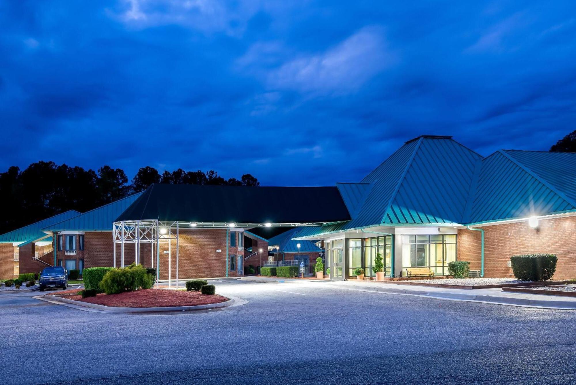 Days Inn By Wyndham Petersburg/South Fort Lee Exterior foto